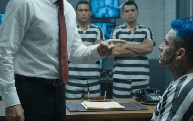 El director de una prisión fue acorralado por cuatro reos en su propia oficina, pero el desenlace te dejará sin palabras